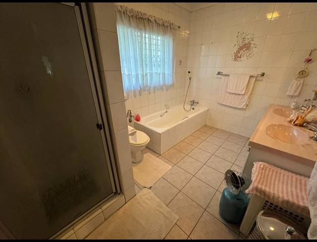 4 BEDROOM FREESTANDING FOR SALE IN GLEN MARAIS